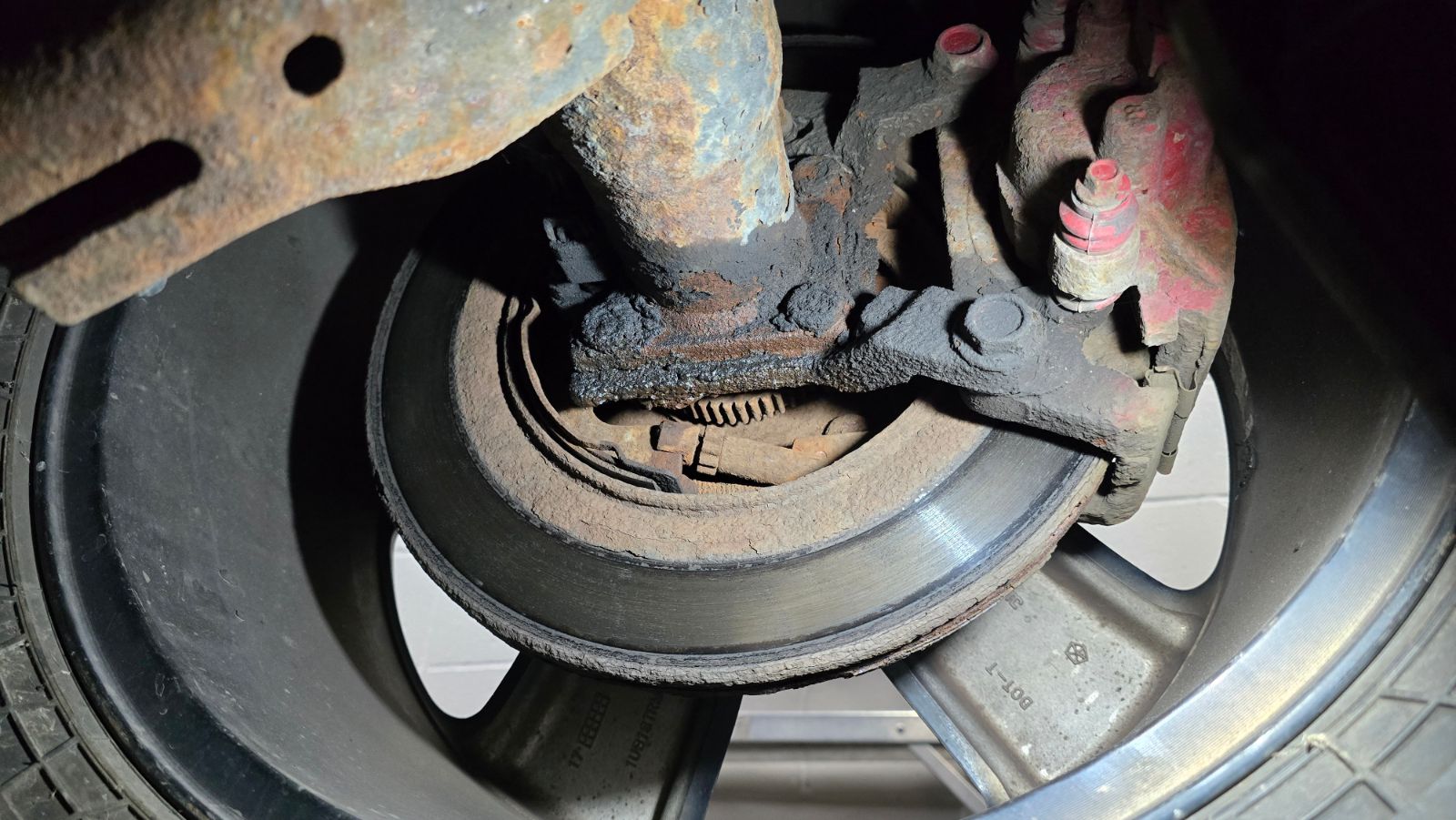 Leaking rear axle seal and missing backing plate for the parking brake shoes and hardware