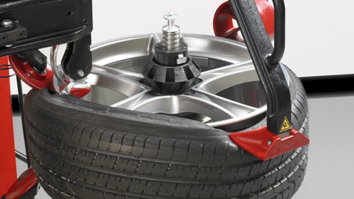 A touchless tire machine mounting a tire on an alloy wheel